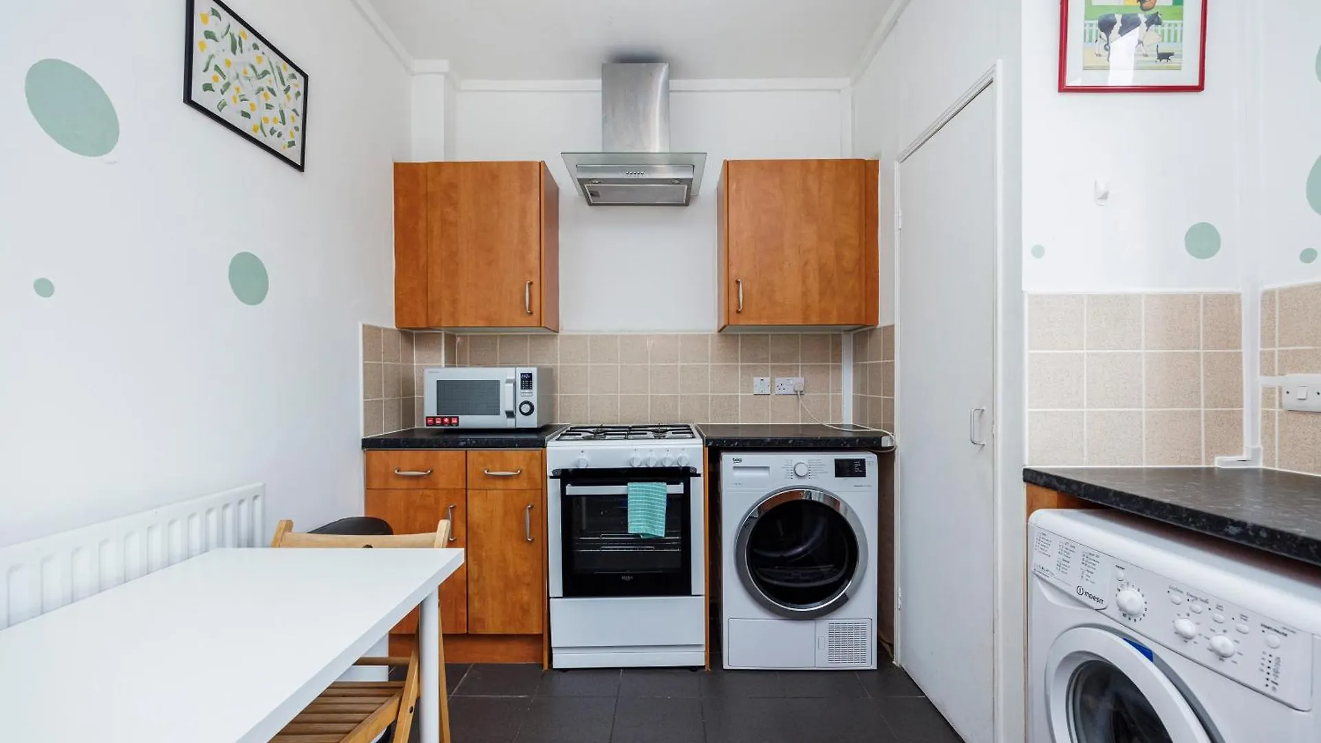 Spacious 2-Bedroom Apartment With Terrace, Garden Views & Free Wifi Near Olympic Stadium Λονδίνο