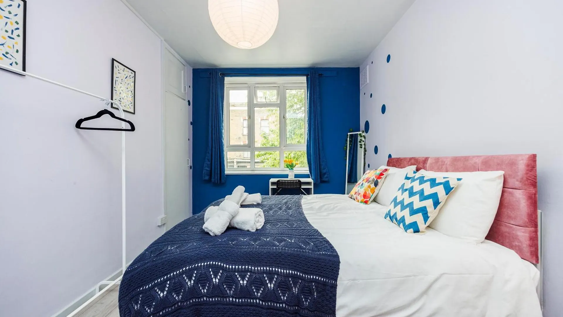 Spacious 2-Bedroom Apartment With Terrace, Garden Views & Free Wifi Near Olympic Stadium Λονδίνο