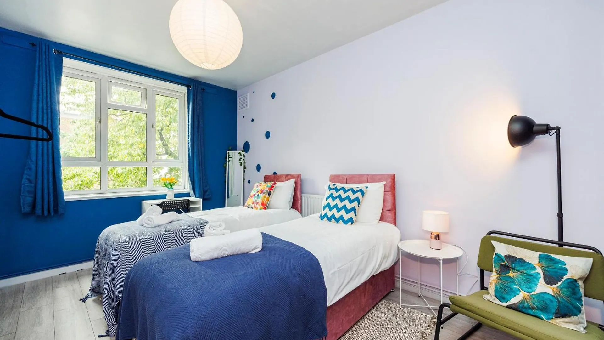 Spacious 2-Bedroom Apartment With Terrace, Garden Views & Free Wifi Near Olympic Stadium Λονδίνο