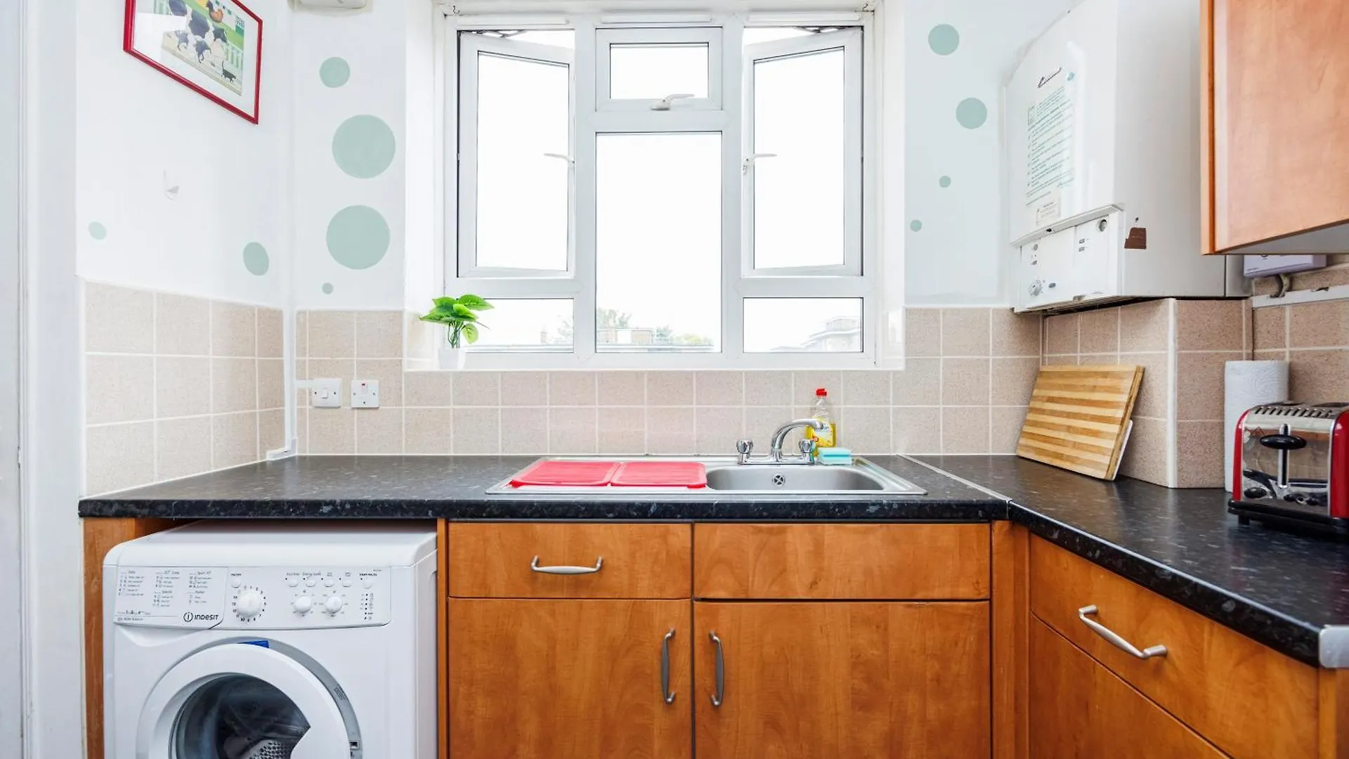 Spacious 2-Bedroom Apartment With Terrace, Garden Views & Free Wifi Near Olympic Stadium London United Kingdom