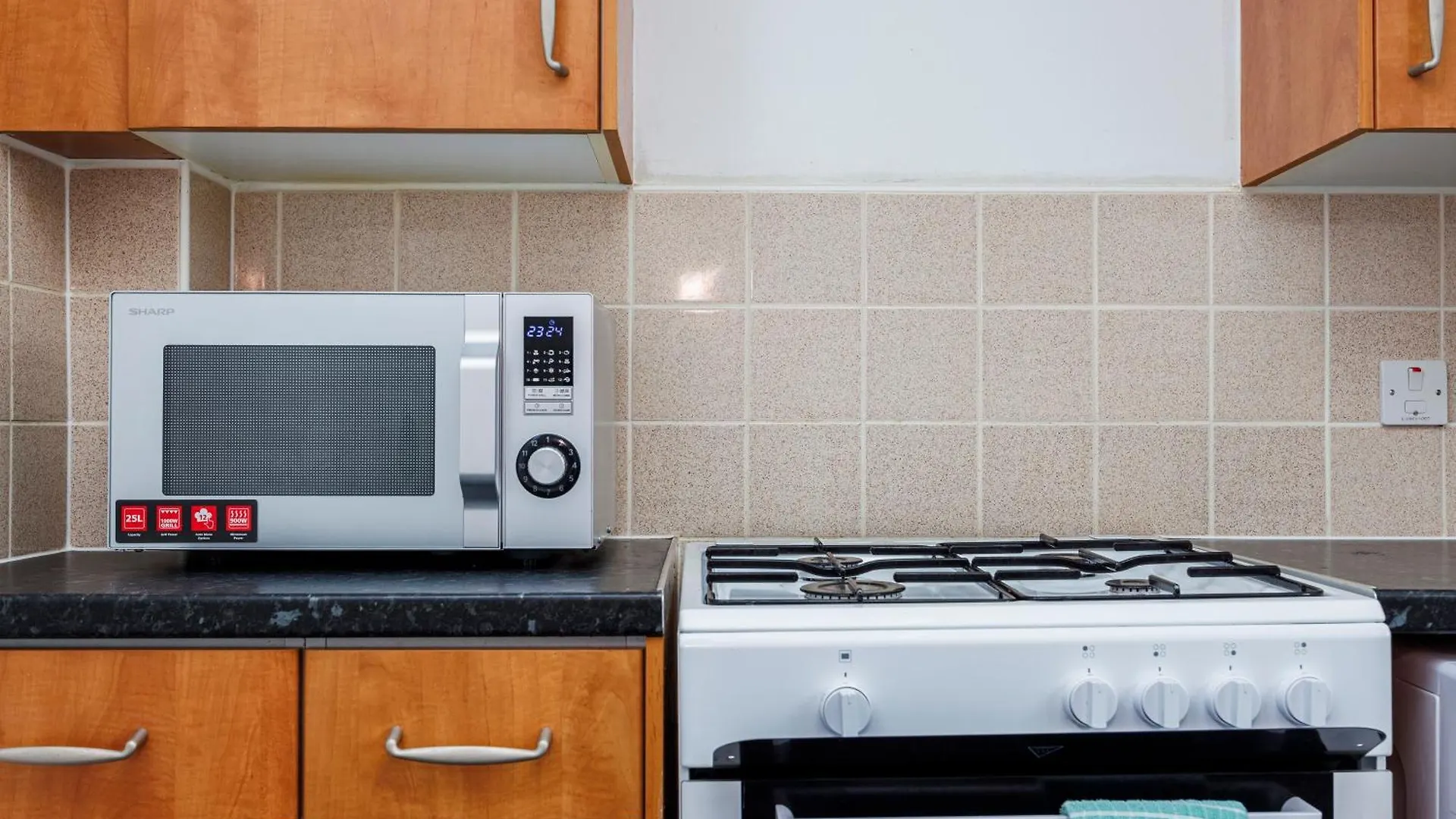 Spacious 2-Bedroom Apartment With Terrace, Garden Views & Free Wifi Near Olympic Stadium London 0*,  United Kingdom