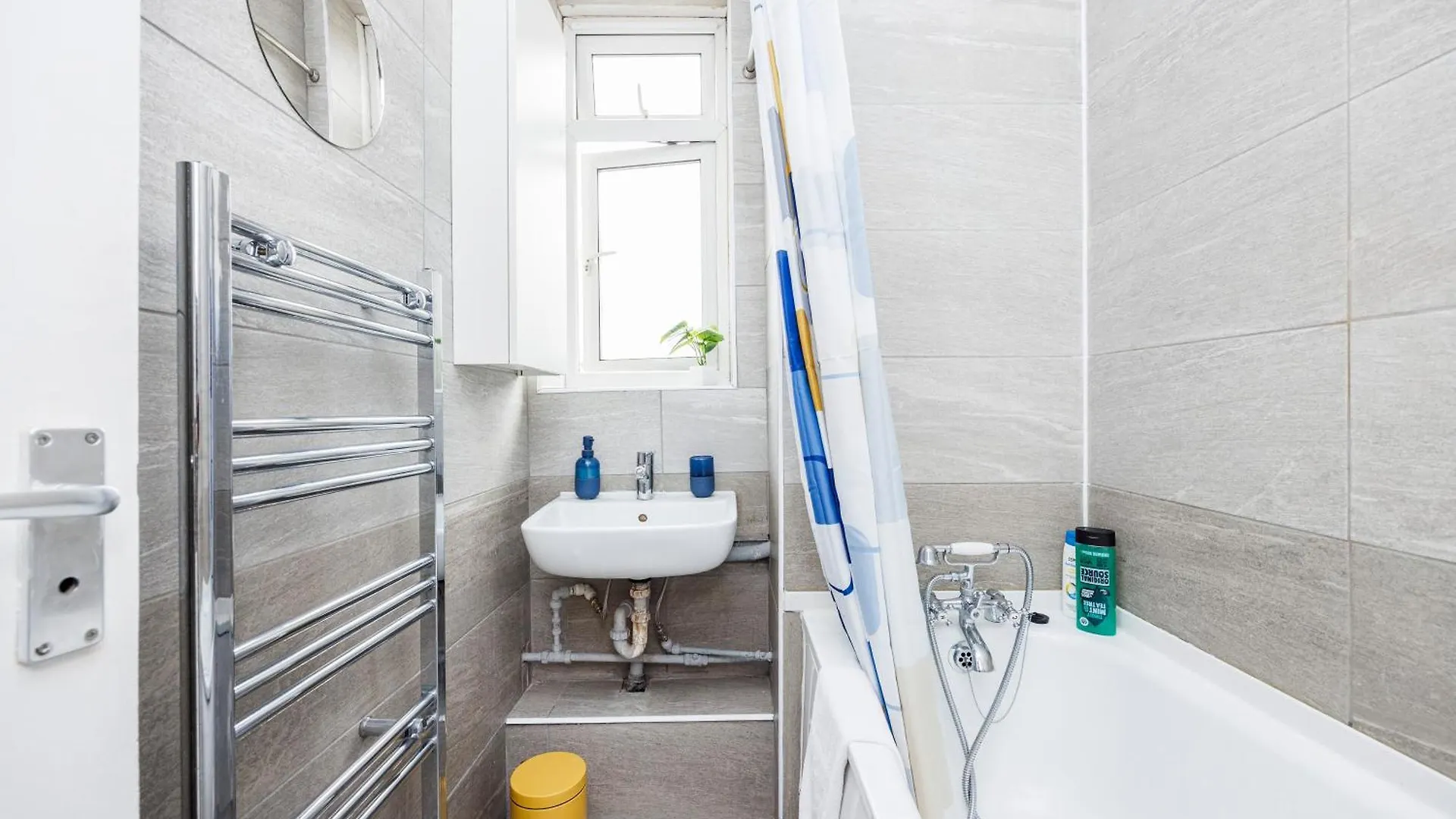 Spacious 2-Bedroom Apartment With Terrace, Garden Views & Free Wifi Near Olympic Stadium London