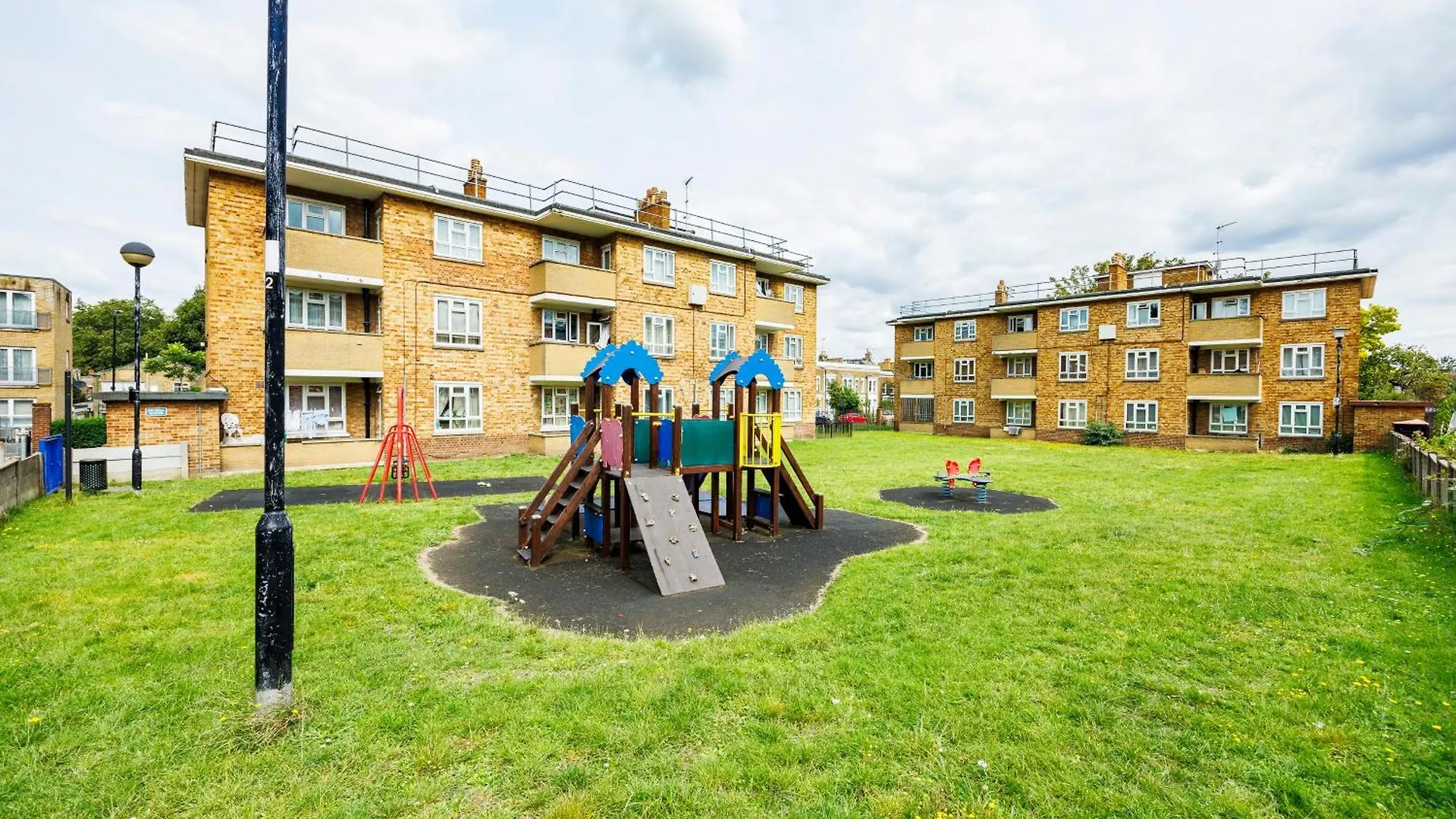 Spacious 2-Bedroom Apartment With Terrace, Garden Views & Free Wifi Near Olympic Stadium London 0*,  United Kingdom