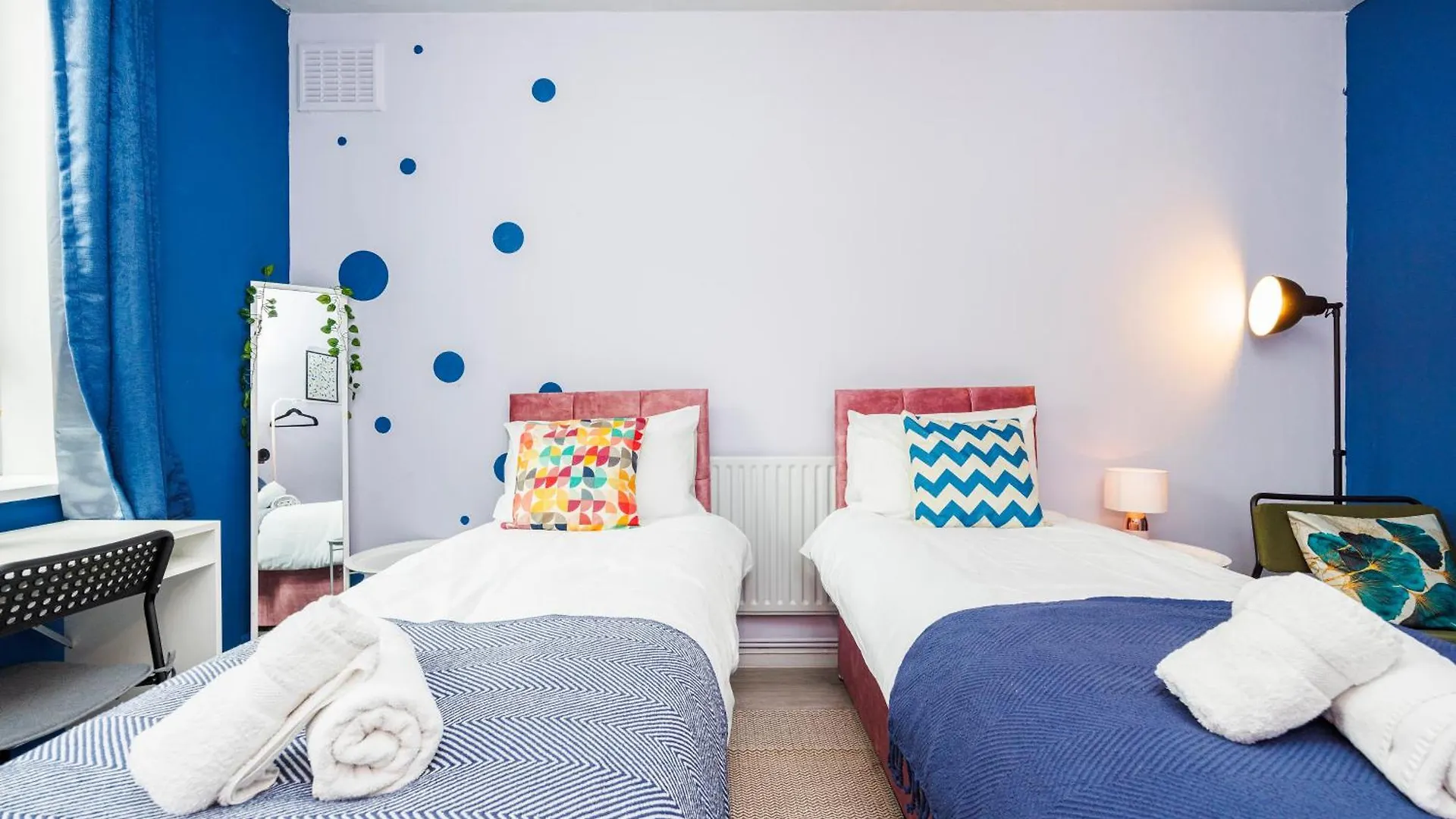 Spacious 2-Bedroom Apartment With Terrace, Garden Views & Free Wifi Near Olympic Stadium London